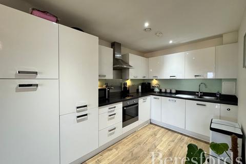 2 bedroom apartment for sale, Stafford Avenue, Hornchurch, RM11