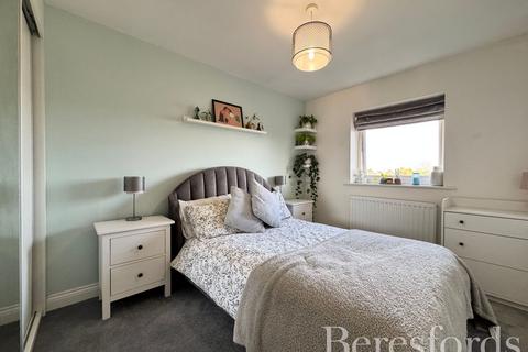 2 bedroom apartment for sale, Stafford Avenue, Hornchurch, RM11