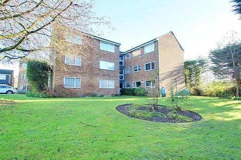 2 bedroom flat for sale, Riverside Close, Kings Langley