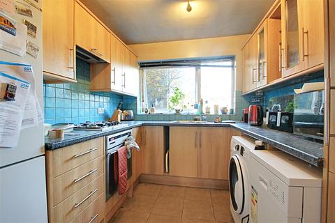 2 bedroom flat for sale, Riverside Close, Kings Langley