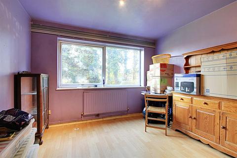 2 bedroom flat for sale, Riverside Close, Kings Langley