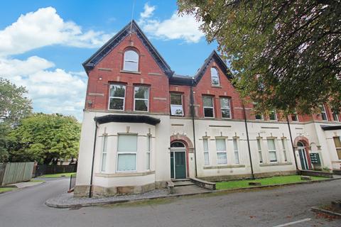 2 bedroom flat to rent, Neilston Rise, Bolton, BL1