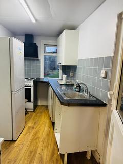 1 bedroom in a flat share to rent, Georgian Court, Wembley HA9