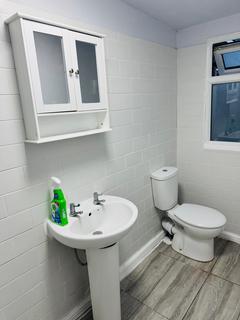 1 bedroom in a flat share to rent, Georgian Court, Wembley HA9