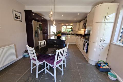 5 bedroom detached house to rent, Rackenford Road, Tiverton EX16