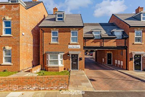 2 bedroom maisonette to rent, Beacon Court, 60 Catsbrook Road, Luton