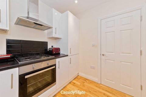 2 bedroom maisonette to rent, Beacon Court, 60 Catsbrook Road, Luton