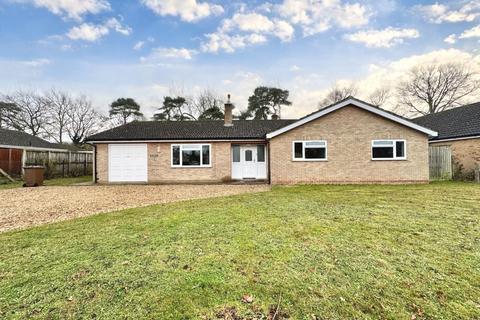 3 bedroom detached bungalow to rent, Meadow Drive, Lakenheath, Brandon, Suffolk, IP27 9JG