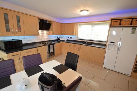 4 bedroom house to rent, Drayton Street, Manchester M15