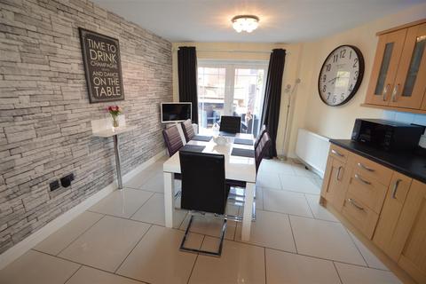 4 bedroom house to rent, Drayton Street, Manchester M15