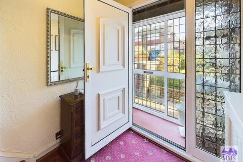 3 bedroom semi-detached house for sale, Sandycroft Road, Strood