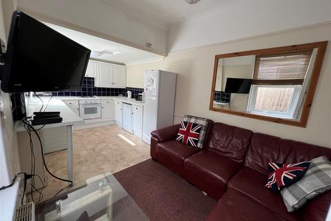 4 bedroom terraced house to rent, Wheatstone Road