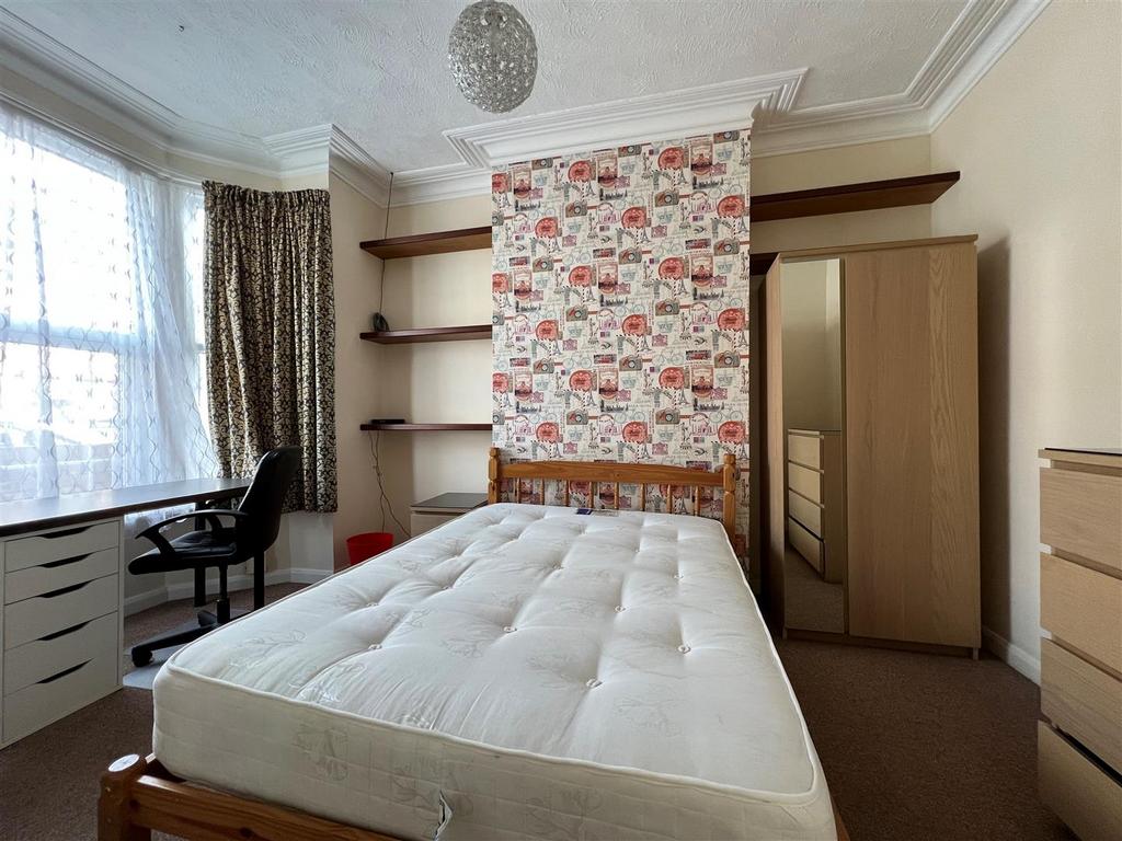 23 wheatstone - bed 1.jpg