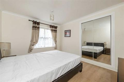 2 bedroom flat to rent, Gloucester Terrace, London W2