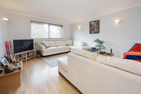 1 bedroom flat for sale, Brook Court, Watling St