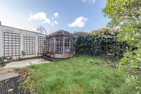 7 Barton Close, Addlestone, KT15 1JE