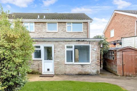 7 Barton Close, Addlestone, KT15 1JE
