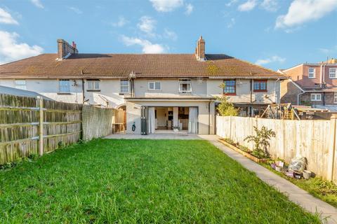 4 bedroom terraced house for sale, Claremont Avenue, Motspur Park KT3