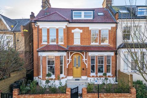 5 bedroom end of terrace house for sale, Holmbury View, London, E5