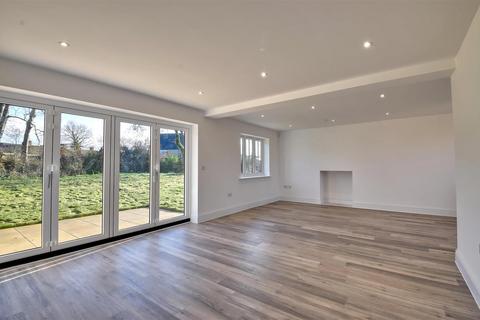 4 bedroom detached house for sale, Tenterden Road, Appledore