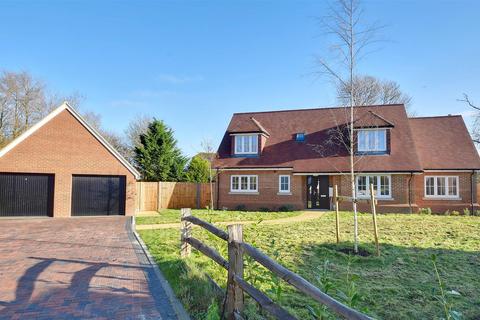 4 bedroom detached house for sale, Tenterden Road, Appledore