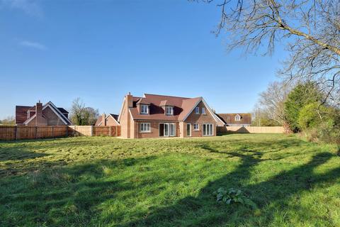 4 bedroom detached house for sale, Tenterden Road, Appledore