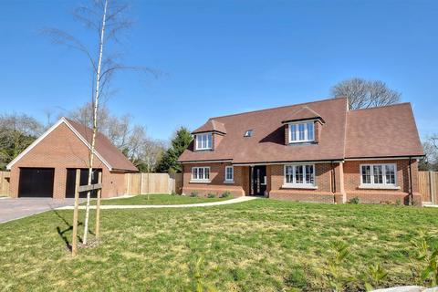 4 bedroom detached house for sale, Tenterden Road, Appledore