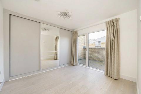 3 bedroom flat to rent, Frazer Nash Close, Isleworth TW7