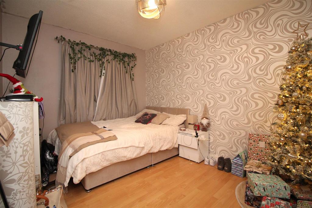 Bedroom 1.JPG