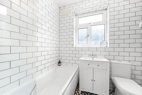 8 Mill Vale, Bromley, BR2 0EW