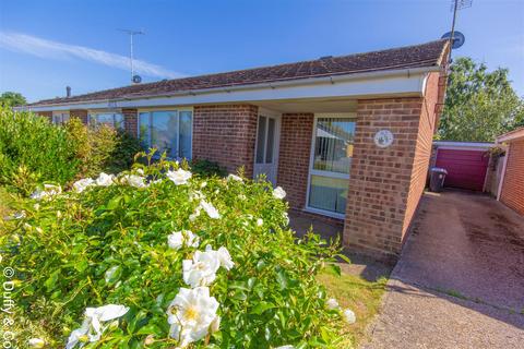 2 bedroom bungalow to rent, Hoblands, Haywards Heath, West Sussex