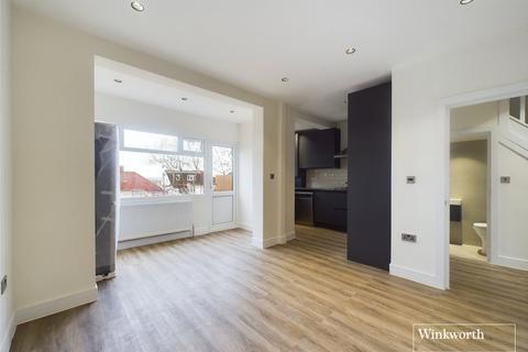 5 bedroom terraced house to rent, Hay Lane, London NW9