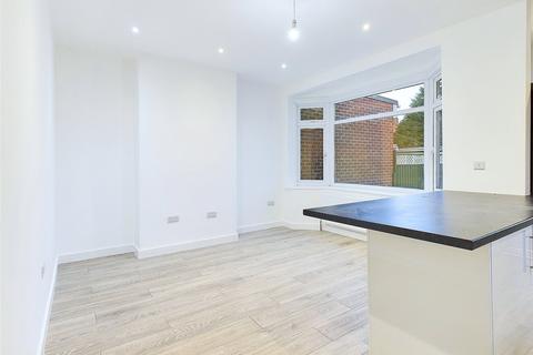 3 bedroom house to rent, Lyncroft Gardens, Hounslow