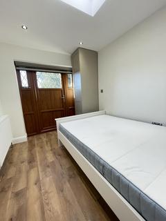 Studio to rent, College Hill Road, Harrow HA3