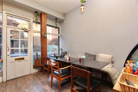 Property to rent, Stoke Newington Church Street, London N16