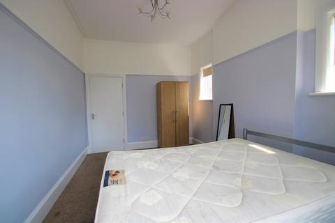 3 bedroom ground floor flat to rent, Portsdown Avenue, London, NW11