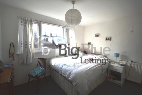 4 bedroom terraced house to rent, 10 Beamsley Mount, hyde Park, Leeds LS6