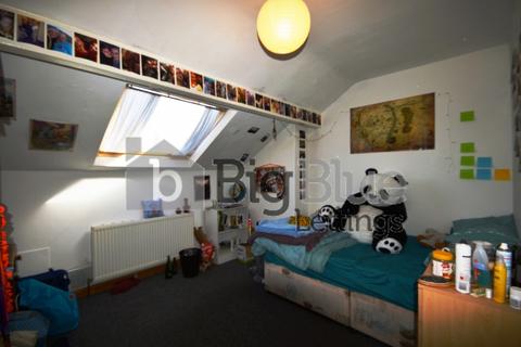 4 bedroom terraced house to rent, 10 Beamsley Mount, hyde Park, Leeds LS6