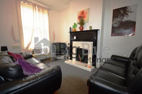 4 bedroom terraced house to rent, 10 Beamsley Mount, hyde Park, Leeds LS6