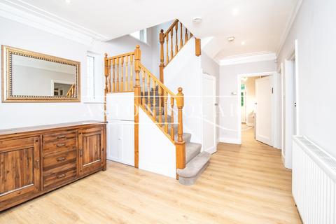 6 bedroom detached house to rent, Highfield Gardens, London NW11