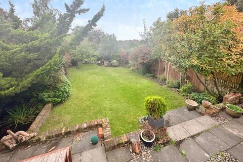 4 bedroom detached house to rent, Croft Road, Sutton