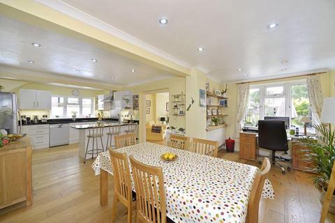 4 bedroom detached house to rent, New Road, Guildford GU5