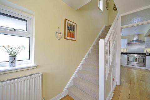 4 bedroom detached house to rent, New Road, Guildford GU5