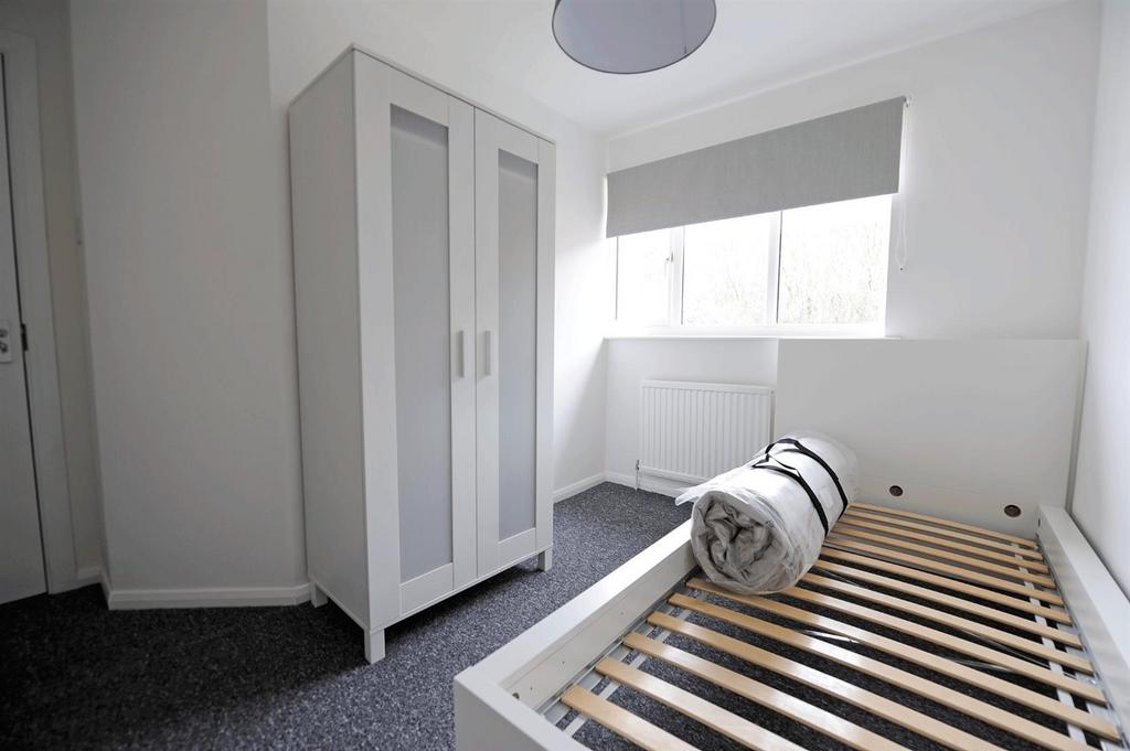 Room-4-Windermere-Drive.gif