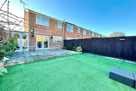 3 bedroom end of terrace house for sale, Hearne Close, Sittingbourne ME10