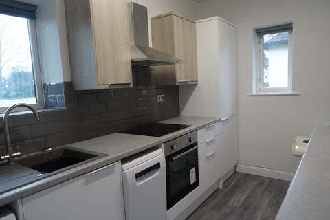 2 bedroom flat to rent, Sandringham Gardens, Leeds LS17