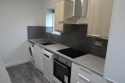 2 bedroom flat to rent, Sandringham Gardens, Leeds LS17