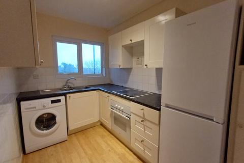 2 bedroom apartment to rent, Redhill Drive, Bournemouth