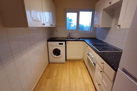 2 bedroom apartment to rent, Redhill Drive, Bournemouth