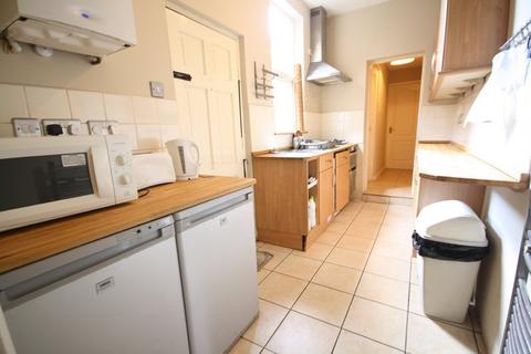 4 bedroom terraced house to rent, Raymond Road, West End, Leicester, LE3